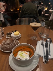 Restaurant n cocktails well served