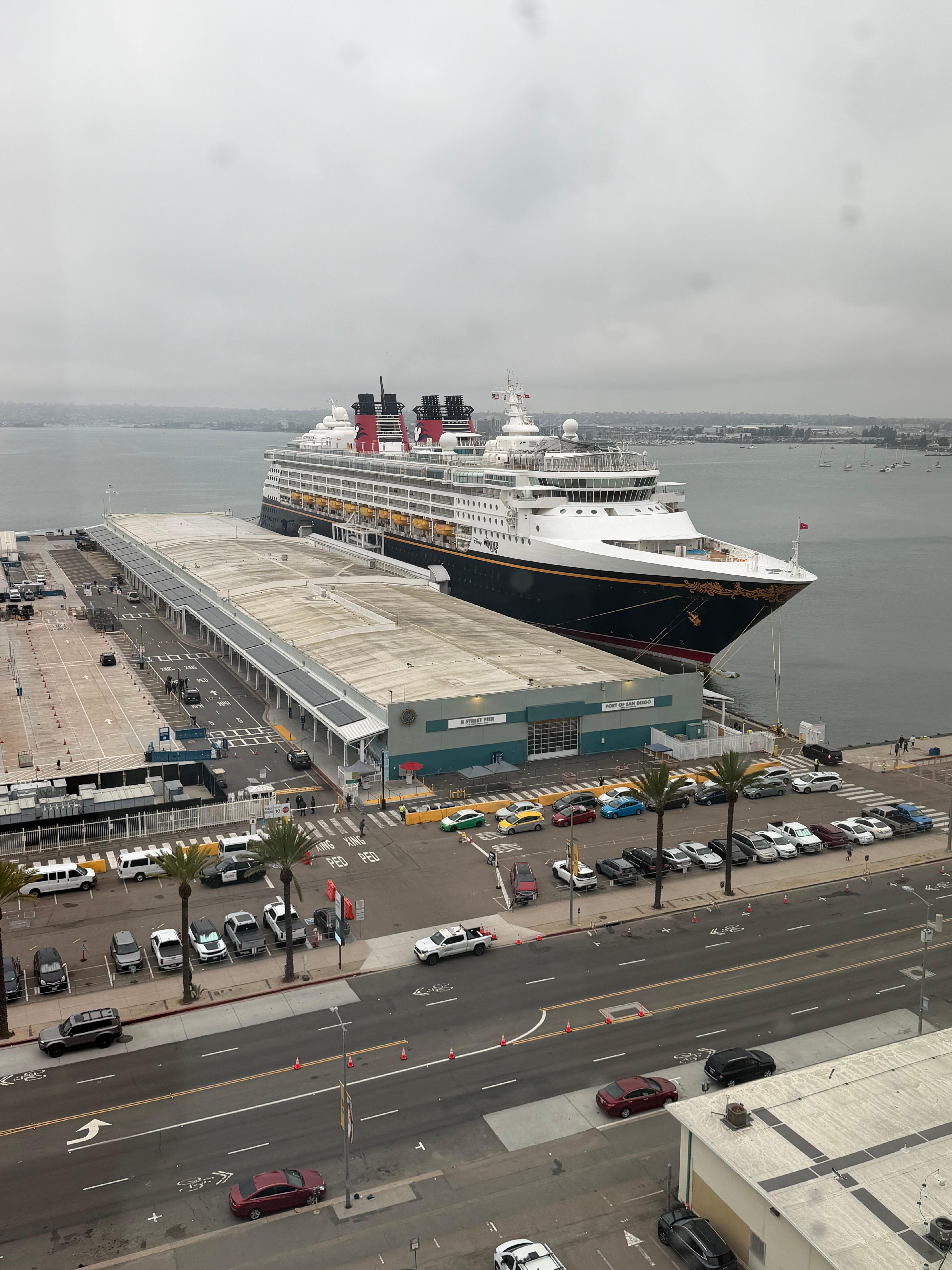 Location and proximity to cruise pot was optimal