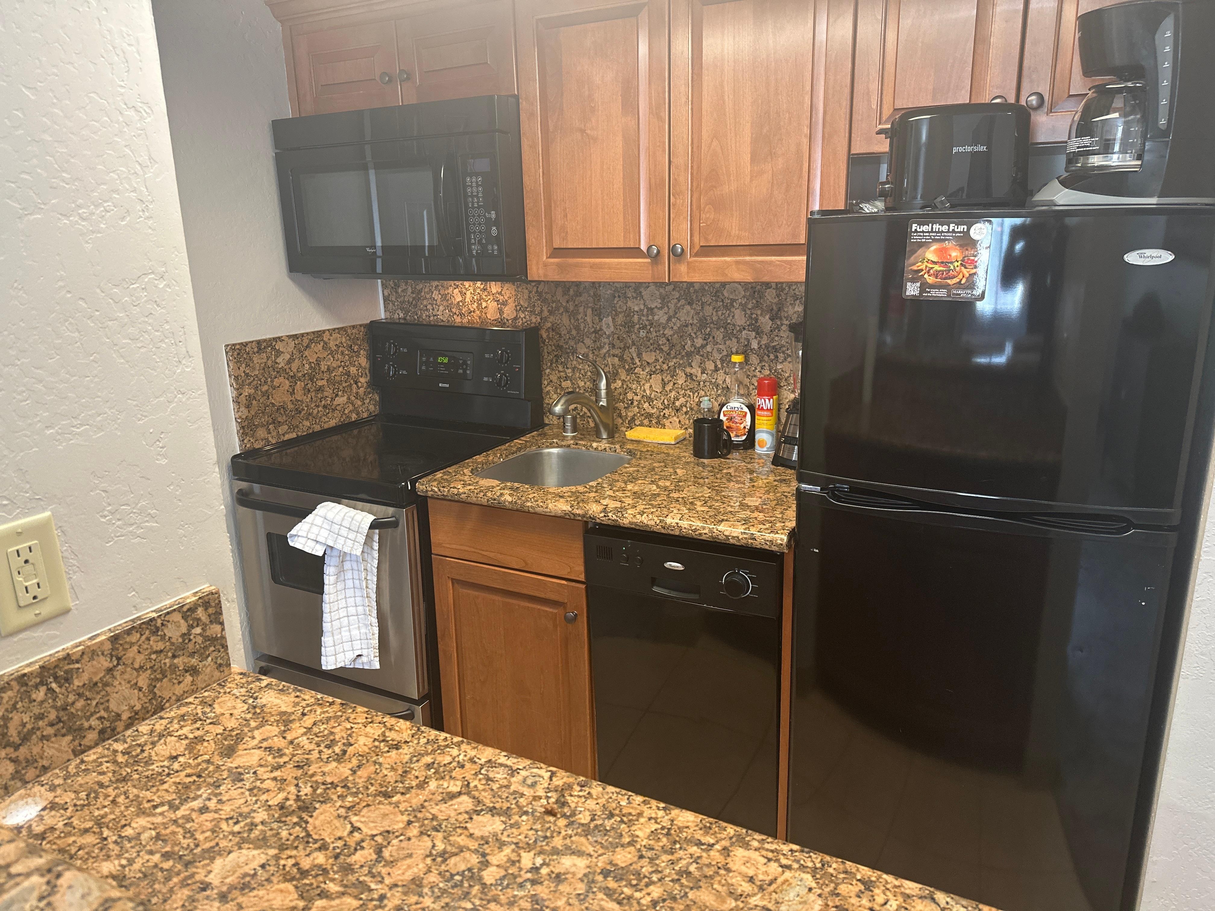 The real size of the kitchen, much smaller than ad