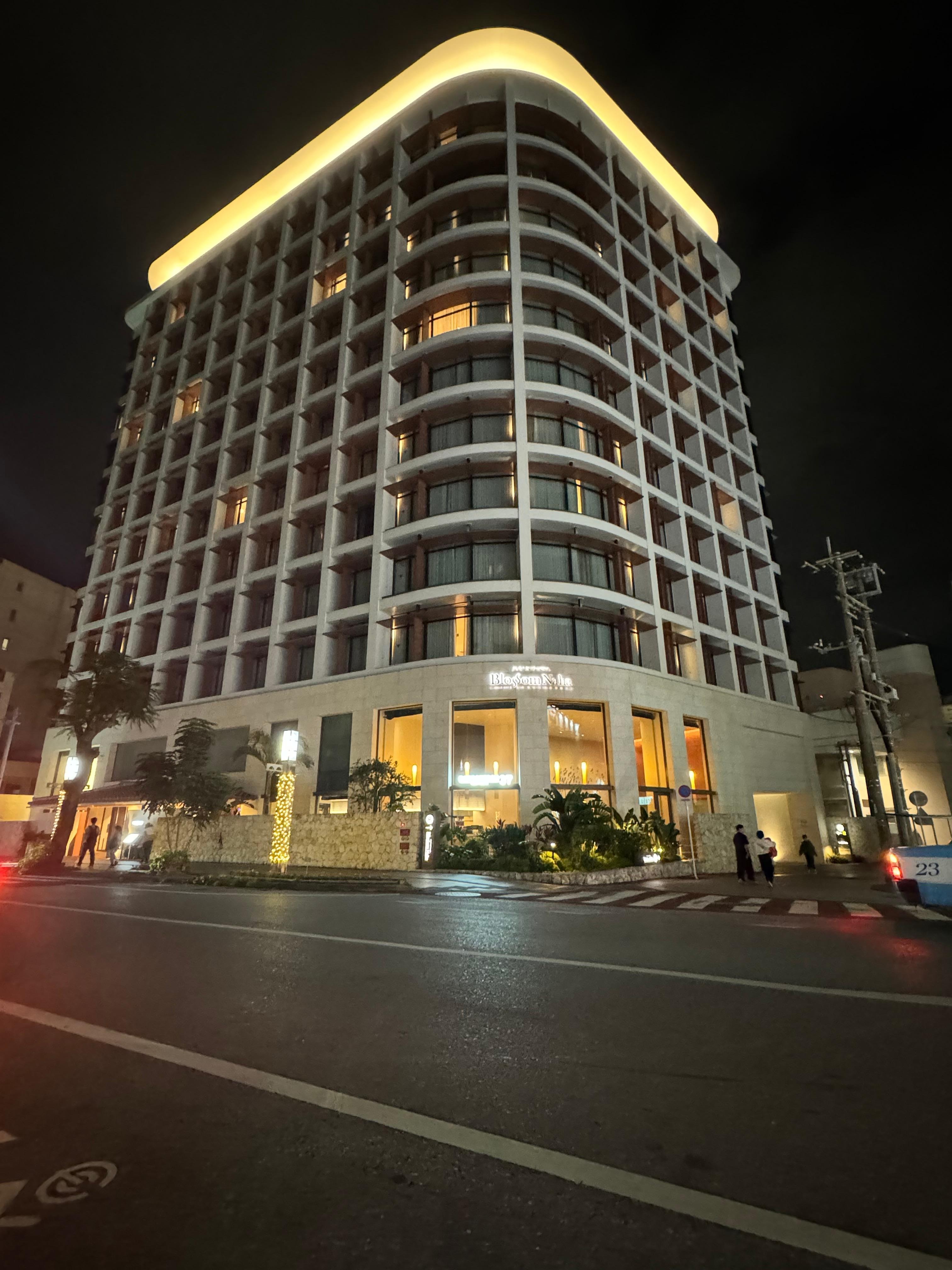 非常顯眼，晚上容易找