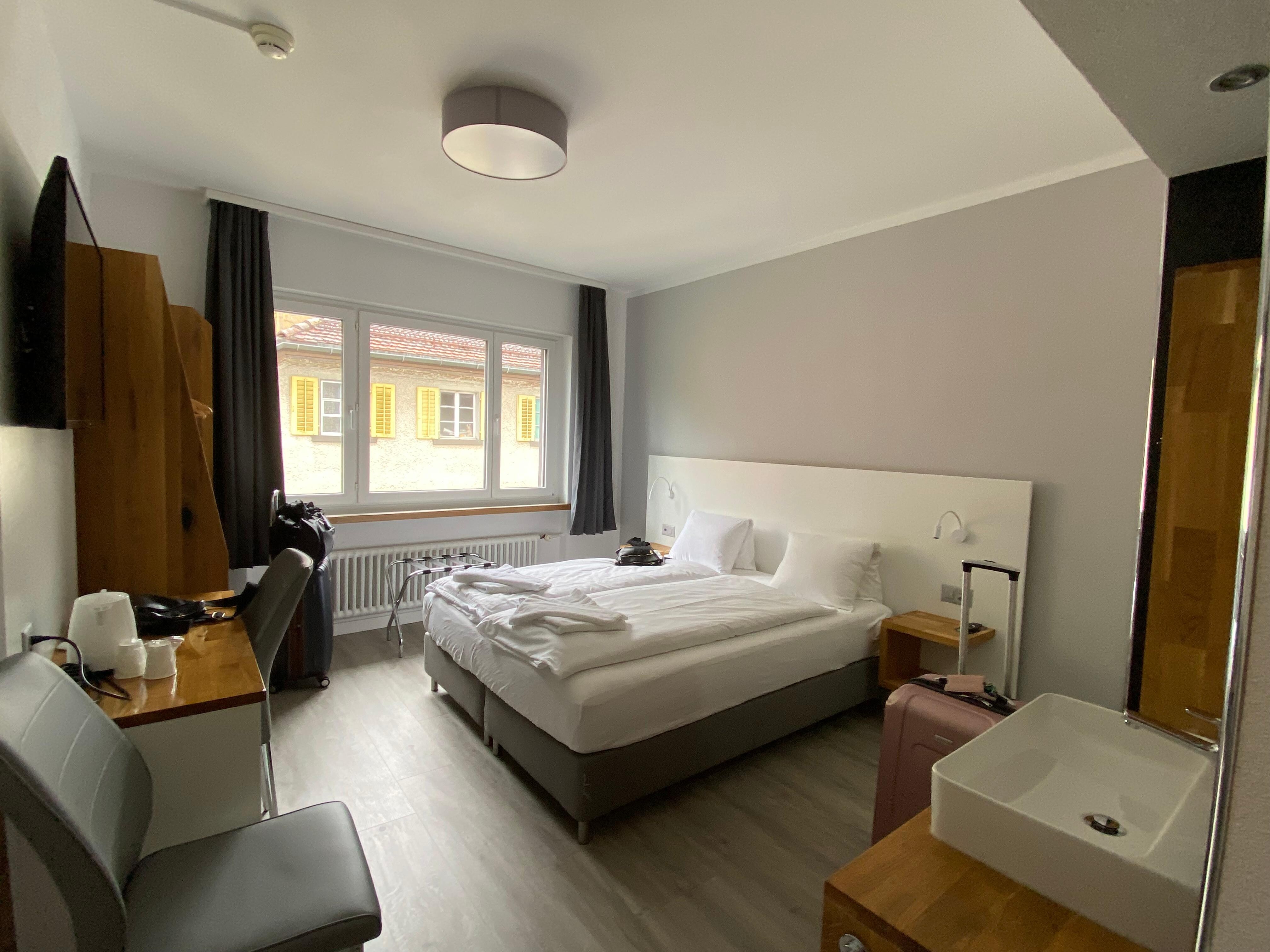 Nice comfortable room. 
