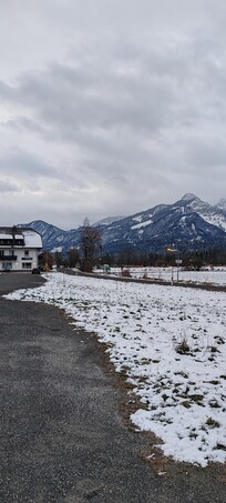 Upeassa vuoristomaisemissa.