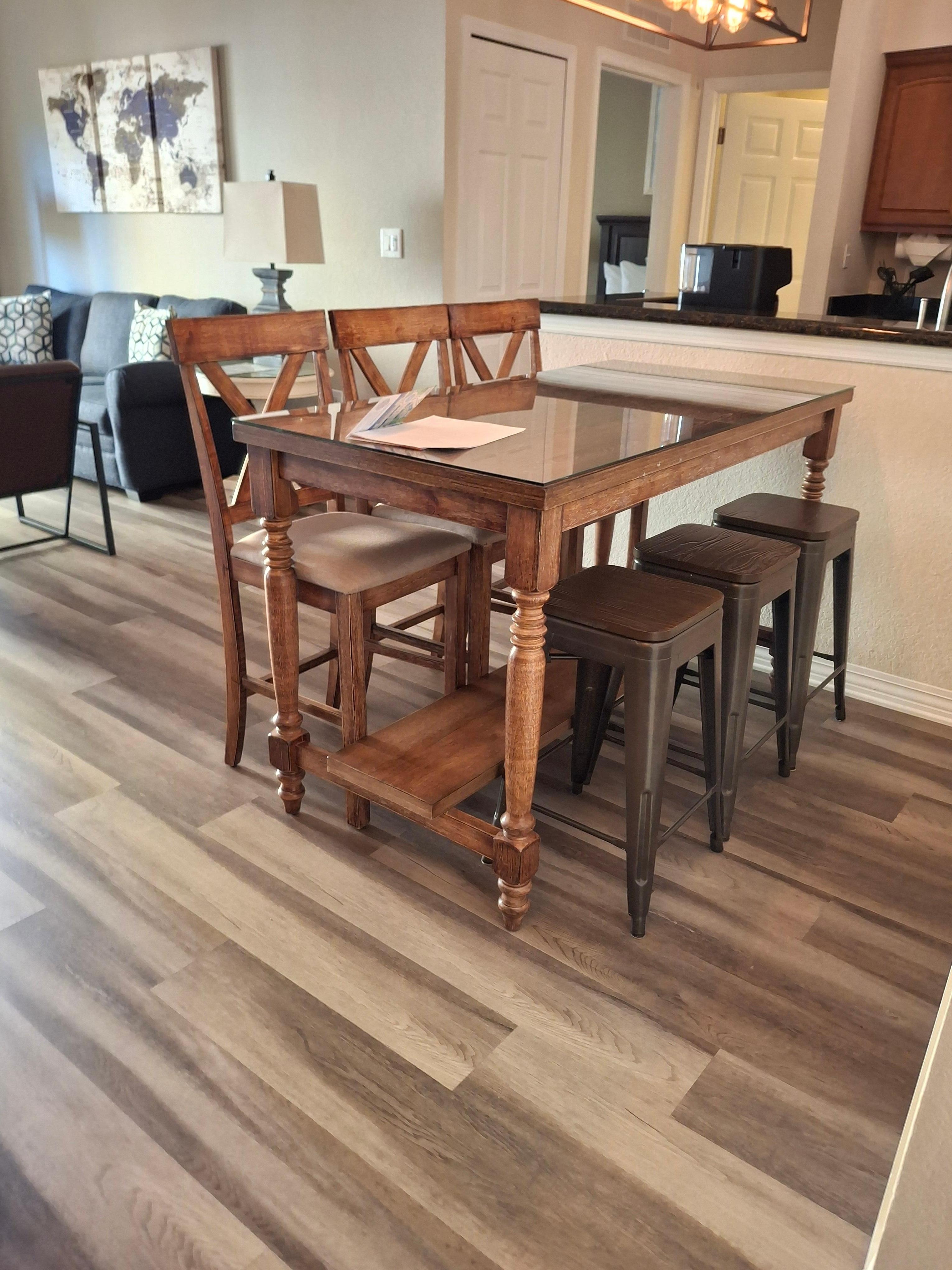 Dining area & lounge