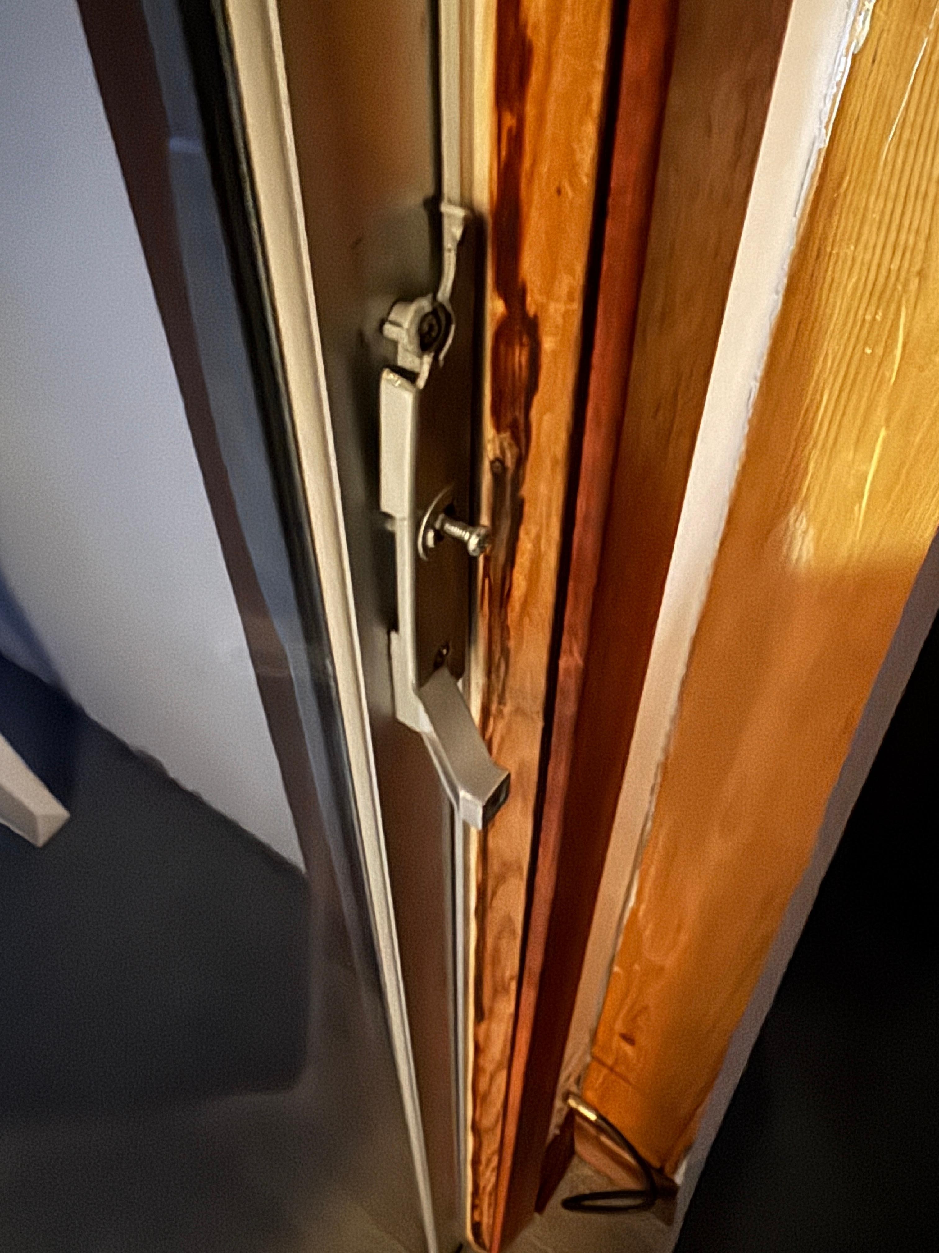 Broken latch - no locking capability
