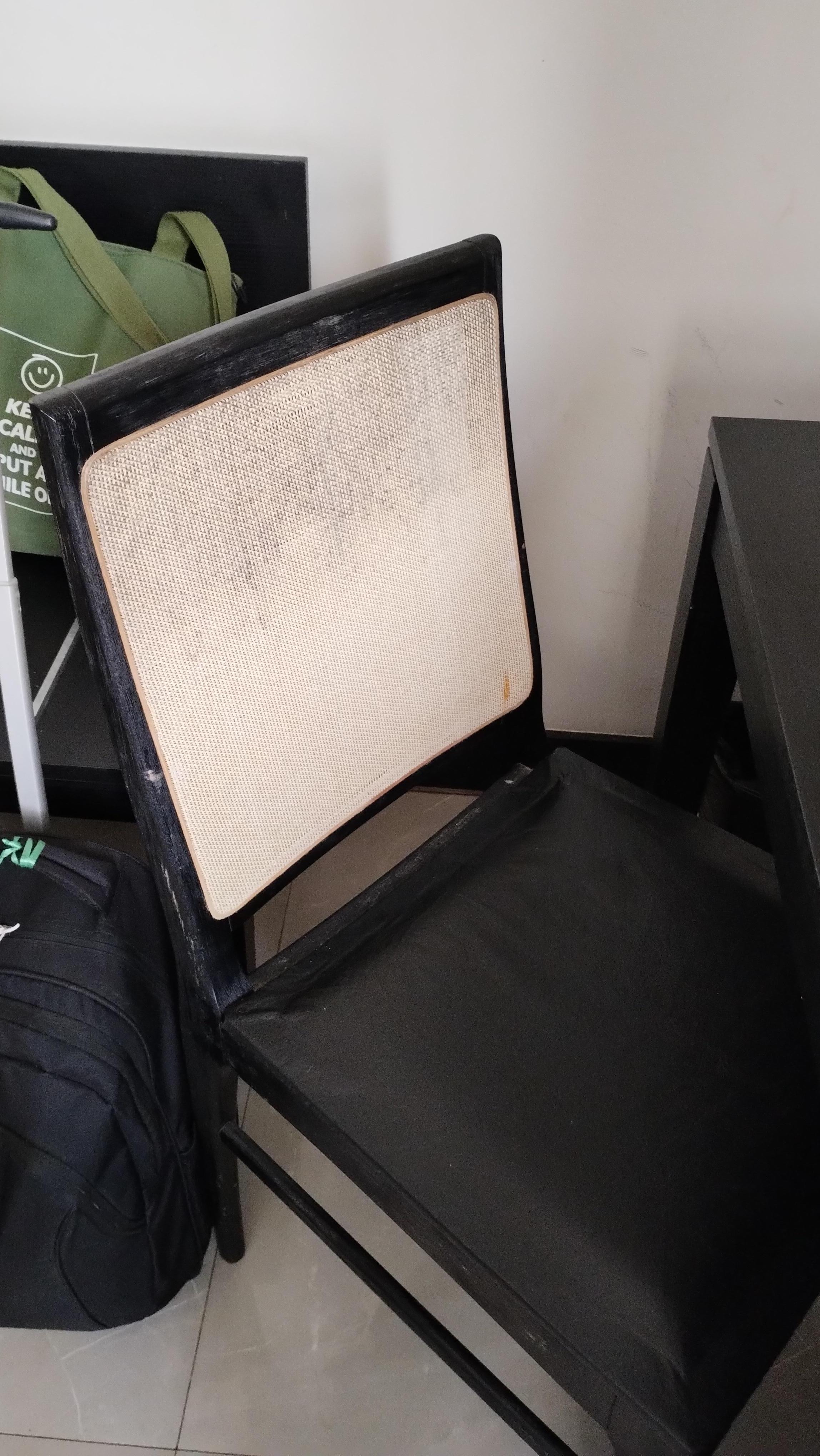 Encosto da cadeira mofado 