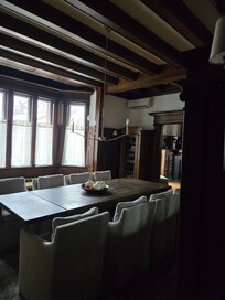 Here's the breakfast room.