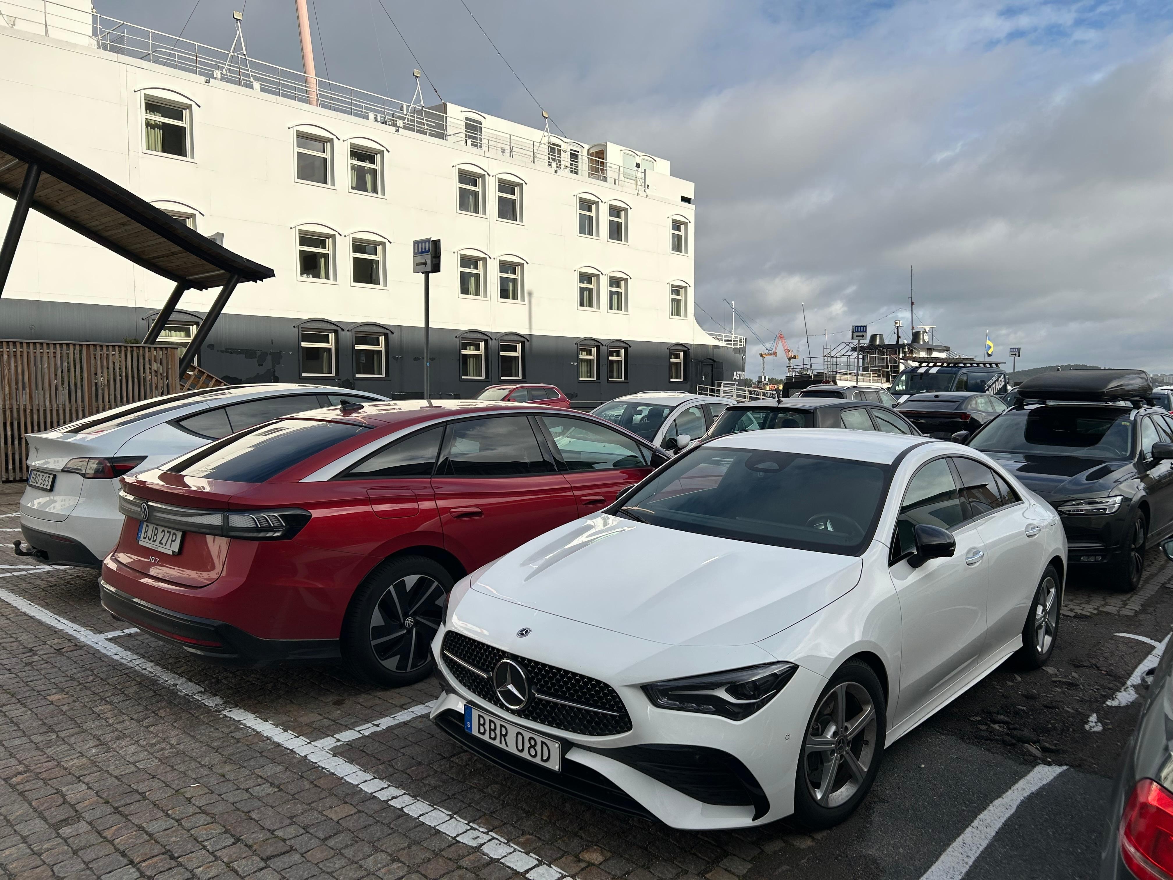 Car Park, NO SIGNS!!!