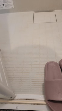 gross floor in bathroom
