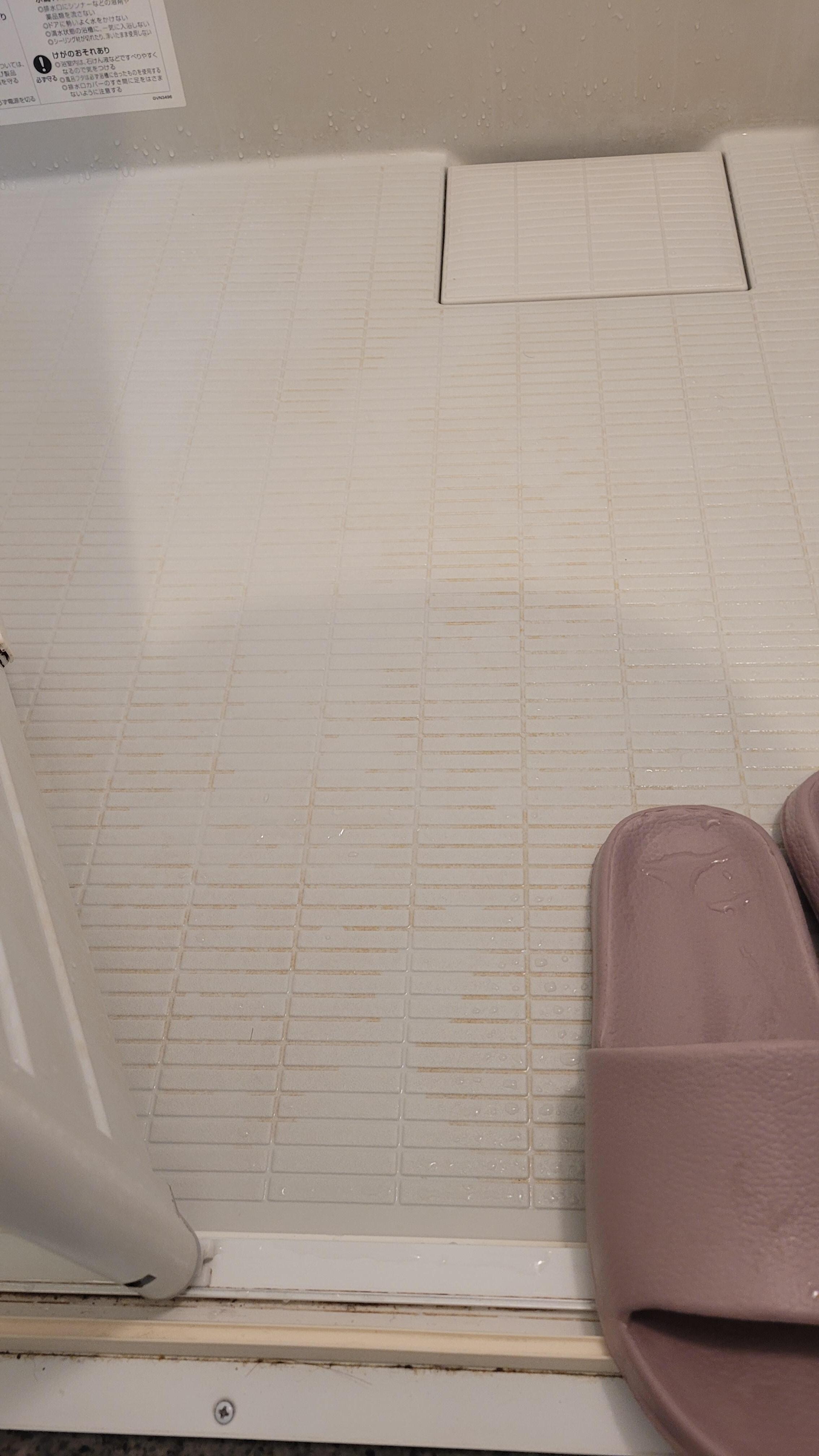gross floor in bathroom 