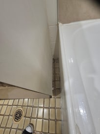 Mold between sink and bath