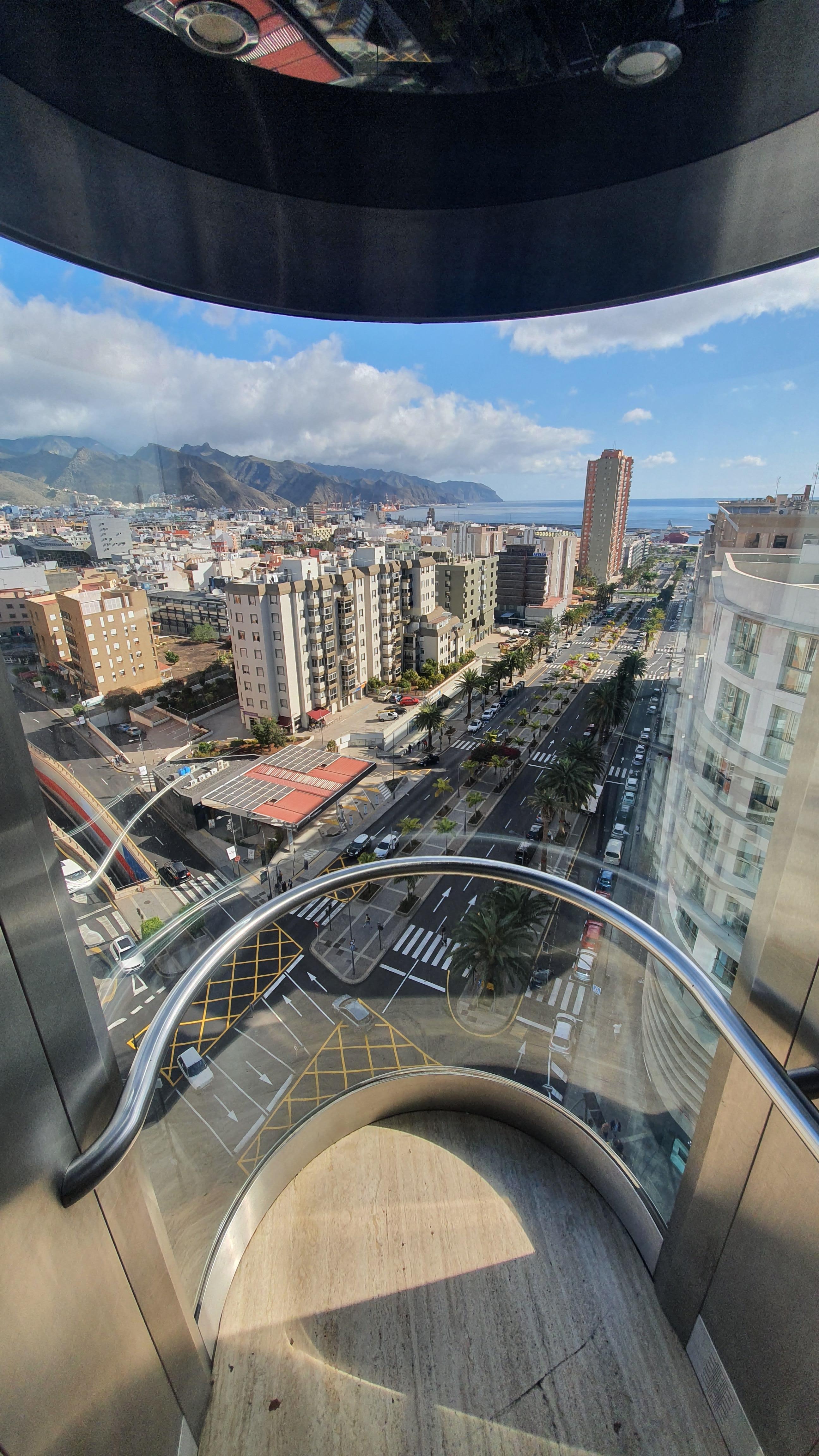 Utsikt fra moderne heis.