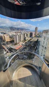 Utsikt fra moderne heis.