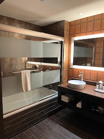 Large double sink was convenient