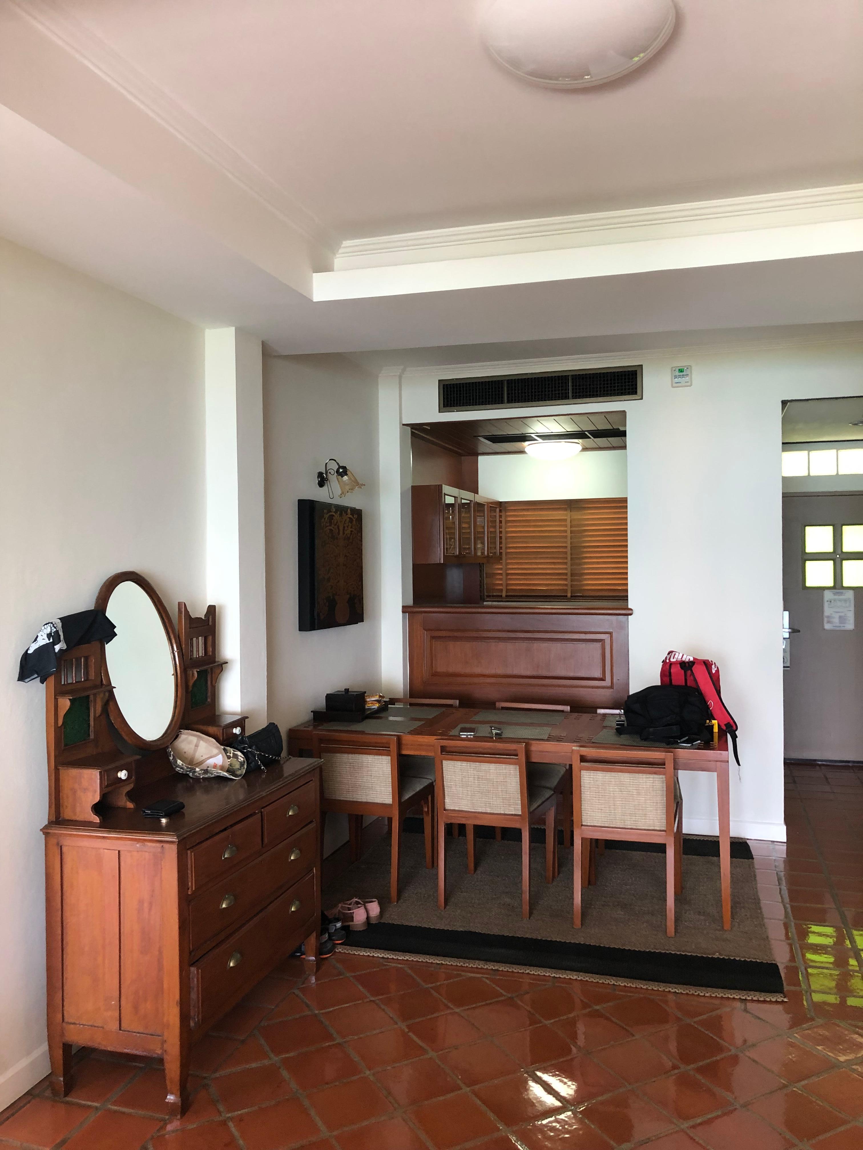 Dining area & kitchen 