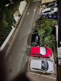 Parkplätze vor dem Hotel
