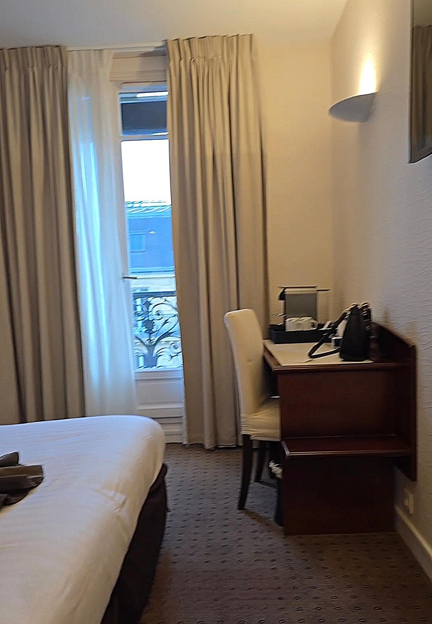 Rooms with coffee machine and complimentary supplies. Payable mini bar also available