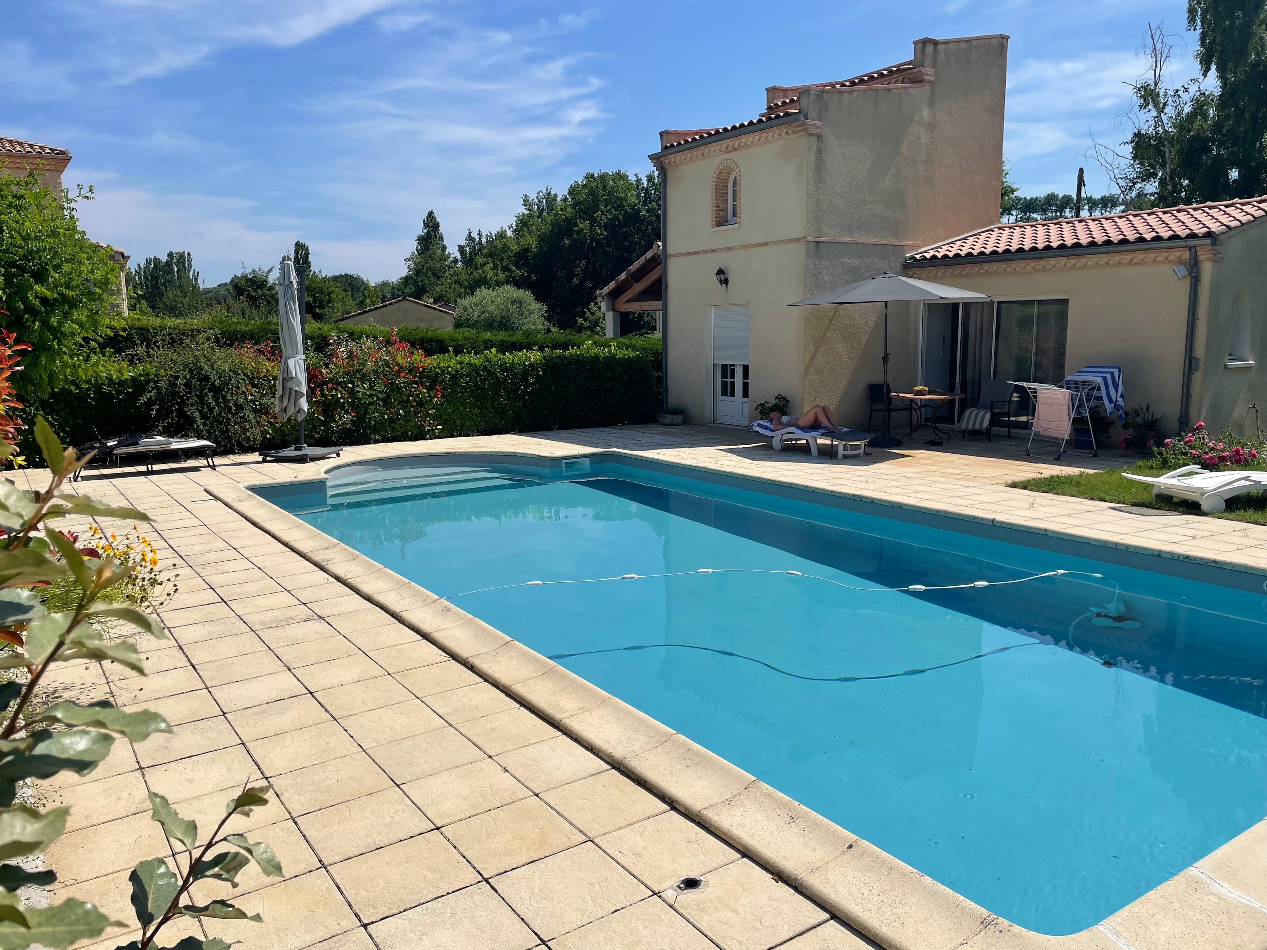 Zwembad van ca 48 m2