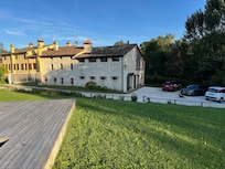 Uitzicht op de appartementen vanaf het zwembad.