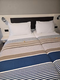 Chambre impeccable avec un petit chocolat toblerone offert ❤️