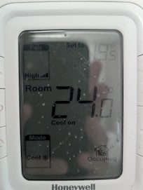 AC stayed at 75 degrees farenheit/24 celius. It made sleeping at night hot
