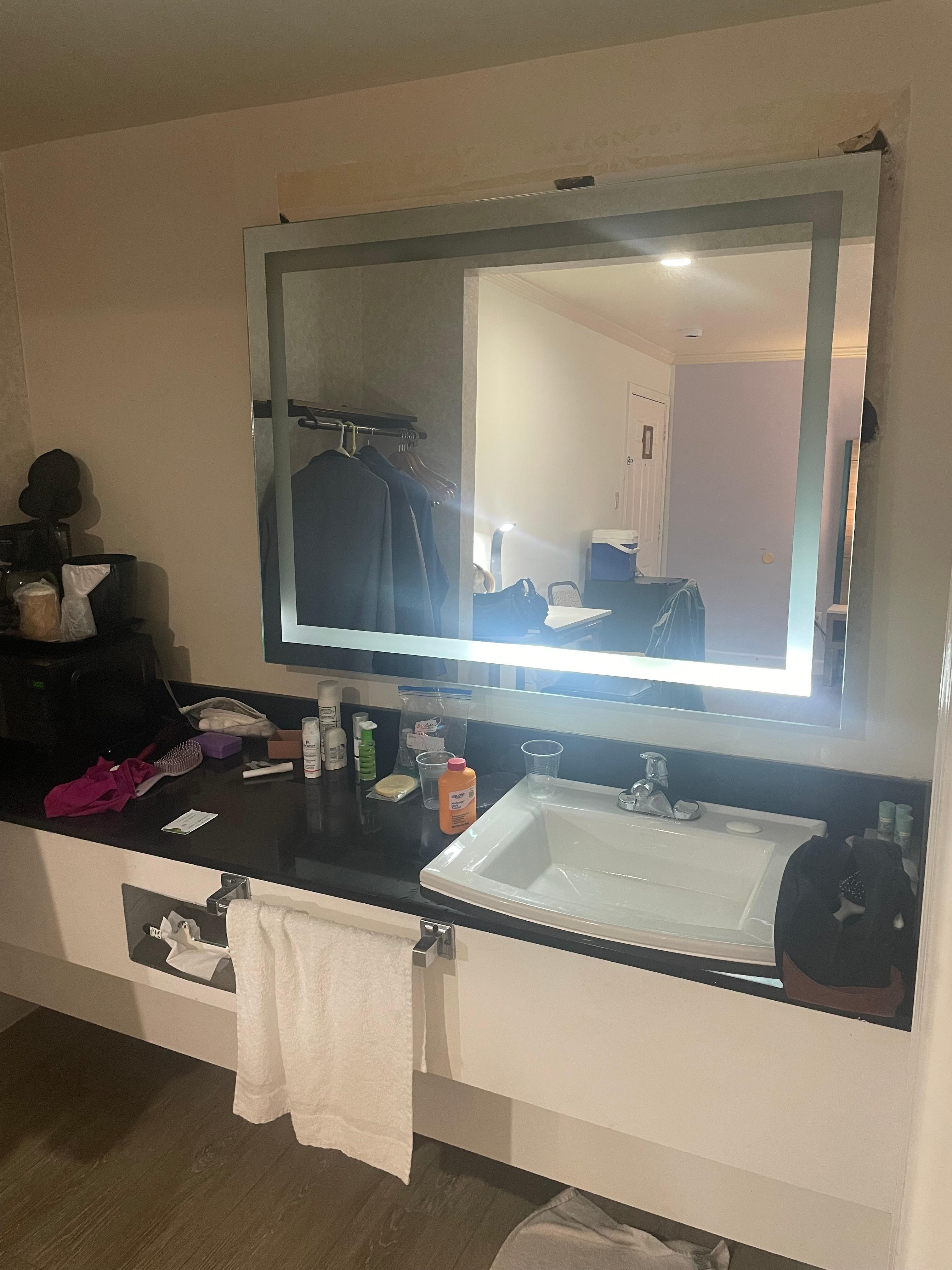 Half the mirror light out