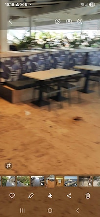 sujeira praça de alimentação