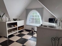 Kitchen area complete with complimentary homemade rusks made by Leah's granny!