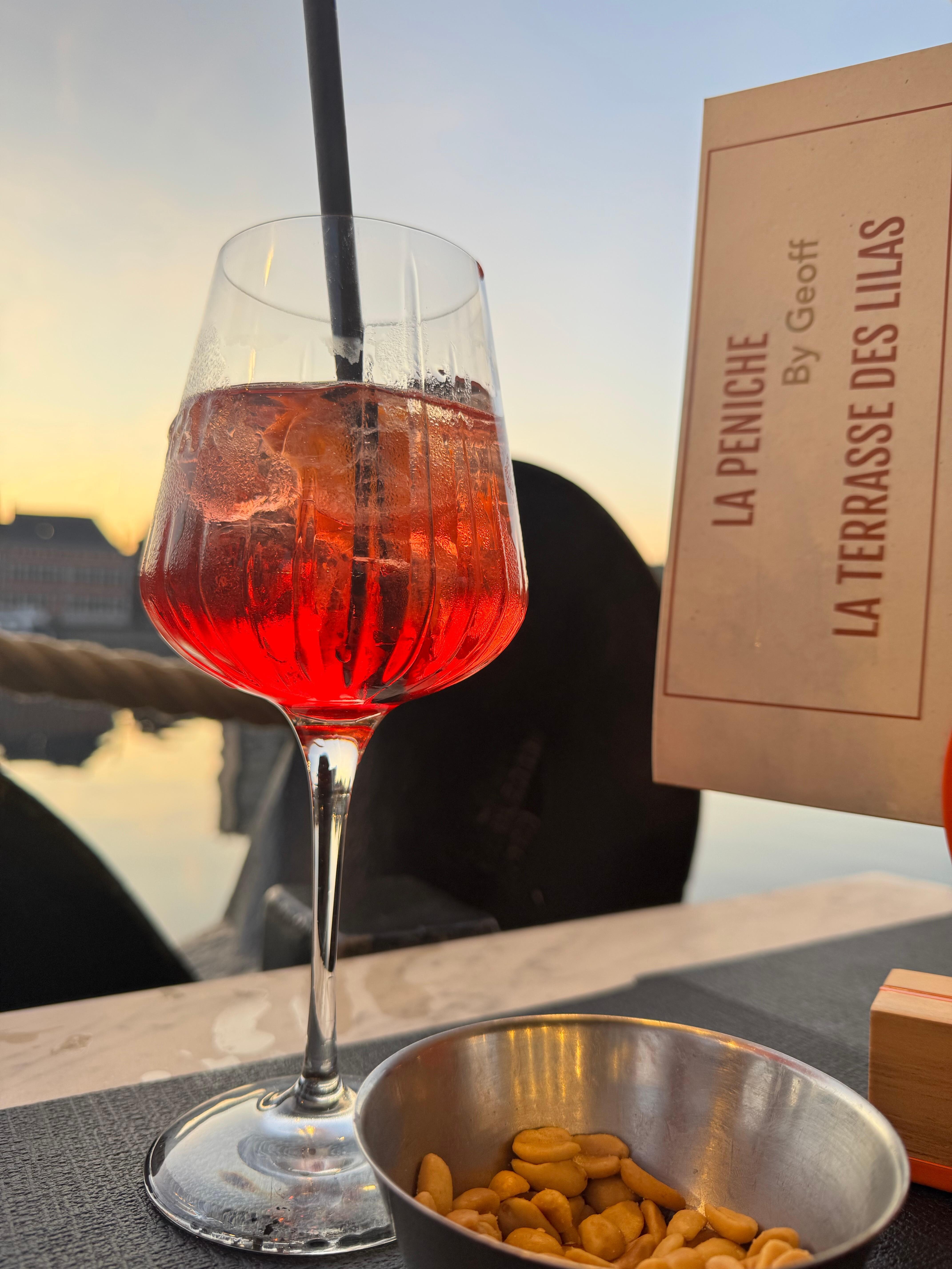 Restaurantschiff an der Maas