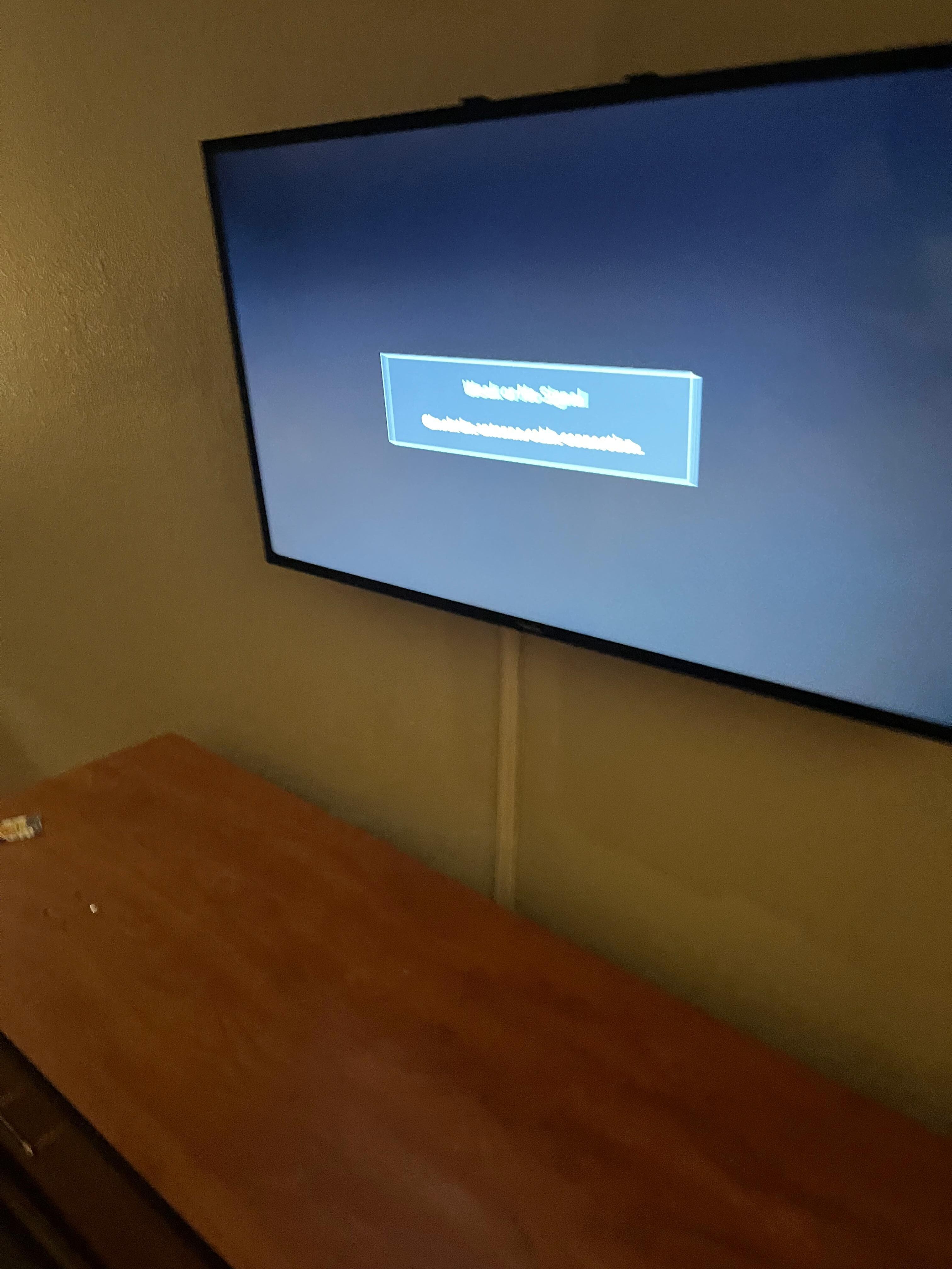 Broken tv no cable box hooked up to it