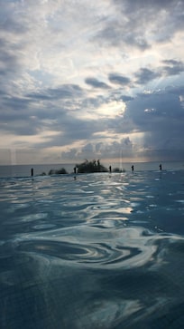 Excelente vista del atardecer desde la alberca y desde la playa frente al hotel