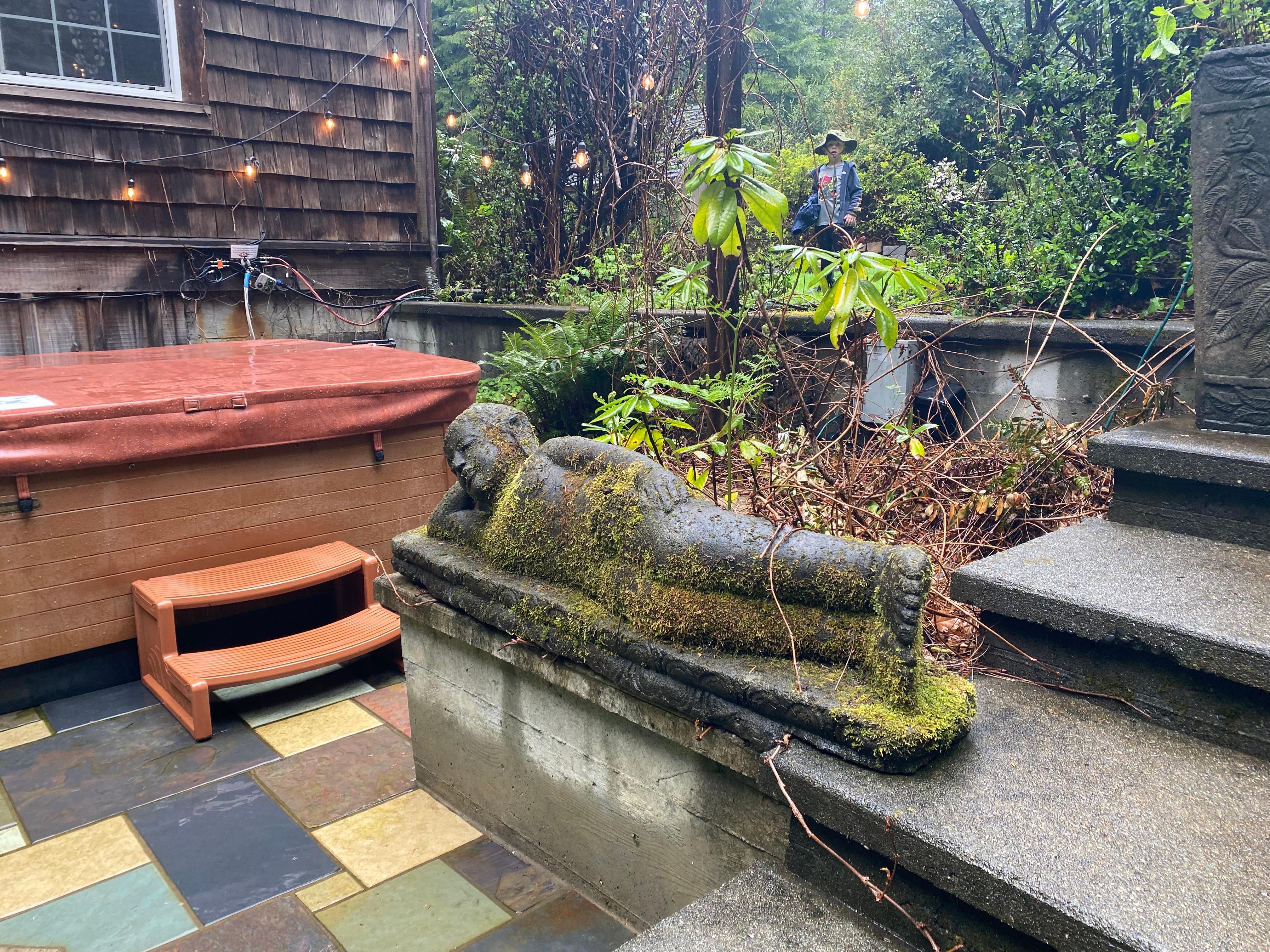 The hot tub area and a reclining buddha