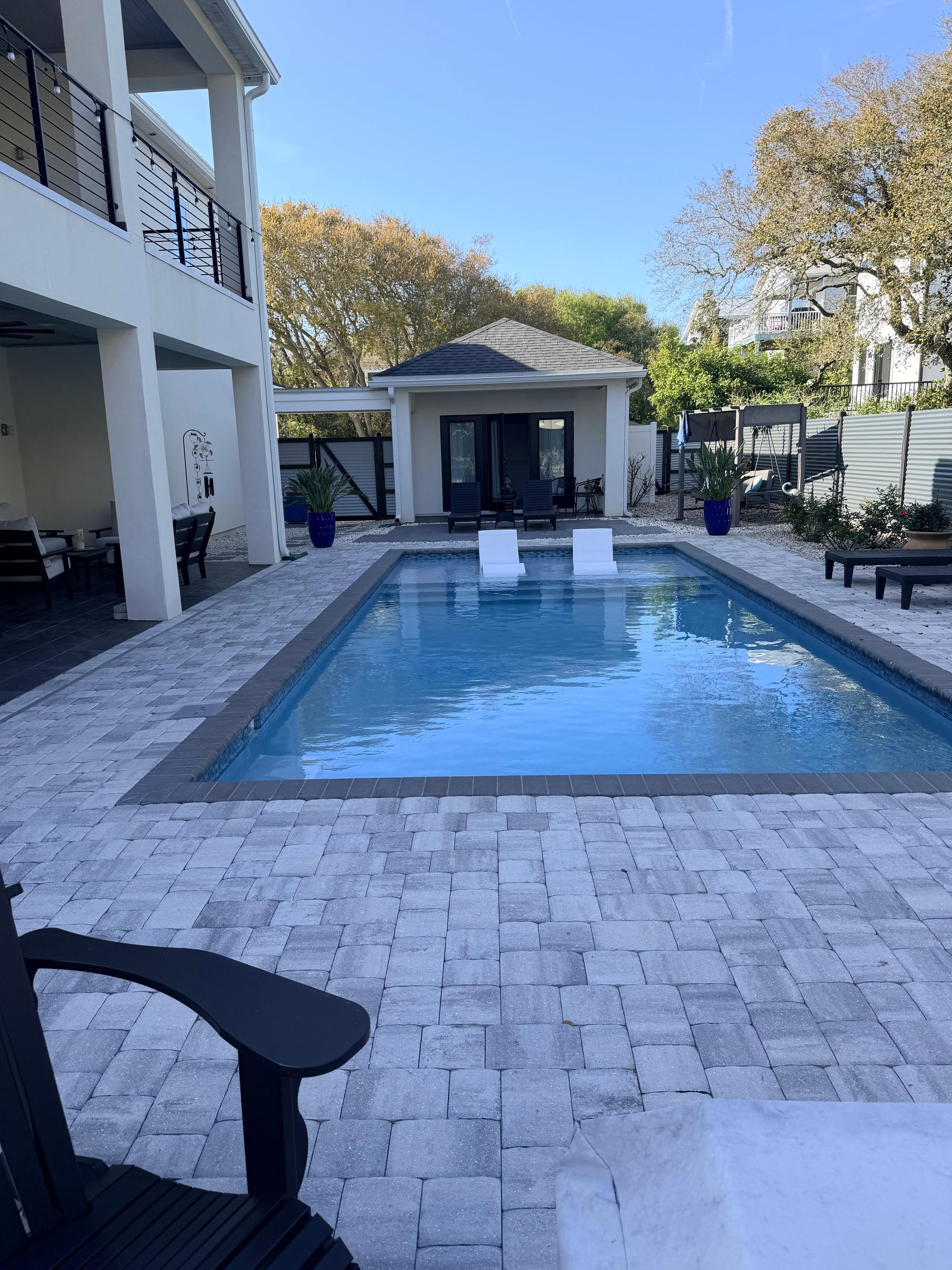 Relax comfortably by the pool 