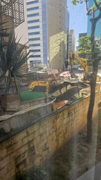 窗外就是地盤