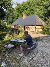 Petit déjeuner dans la cour