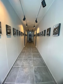 走廊根本是影像博物館