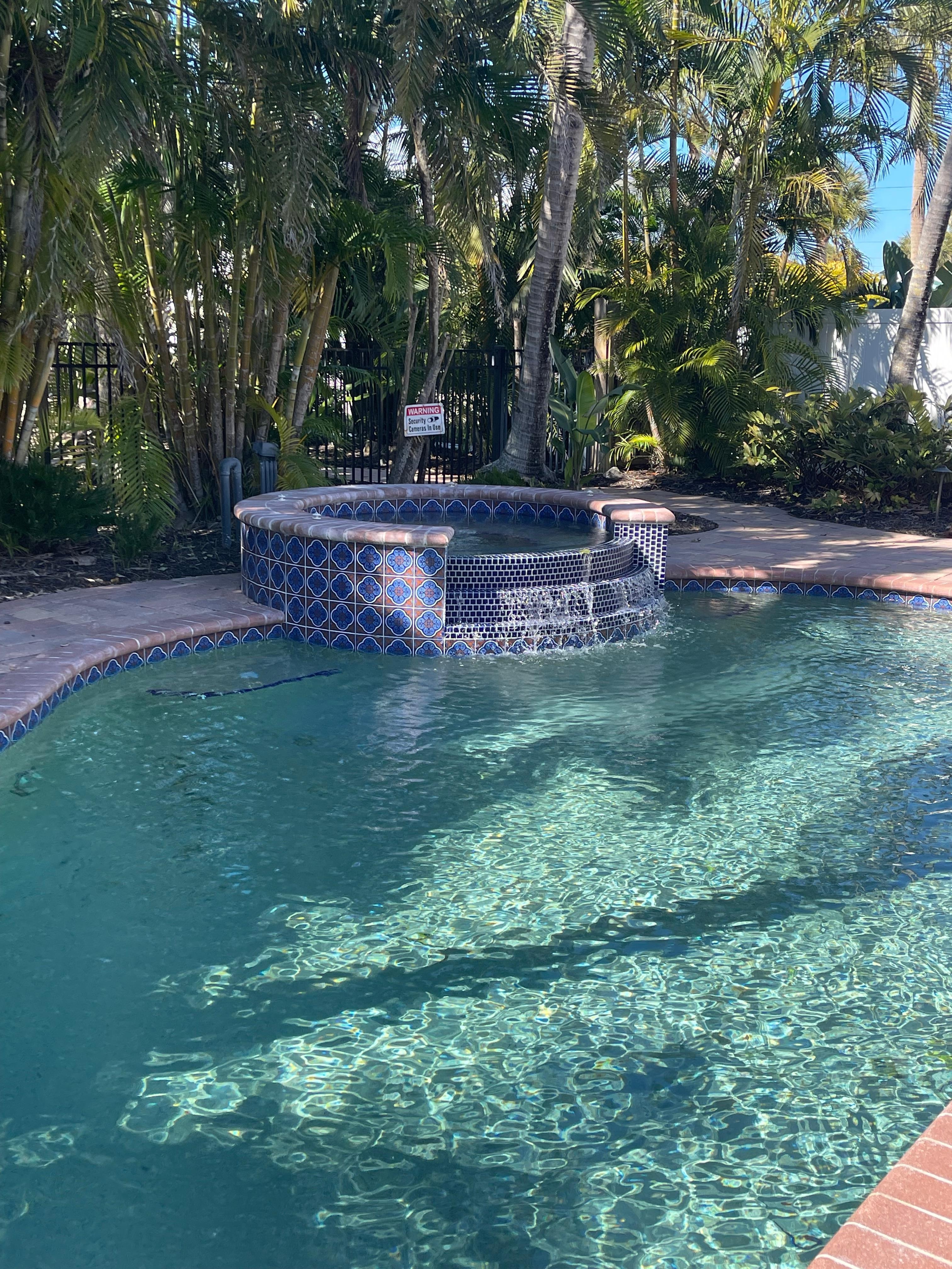 Hot tub & pool