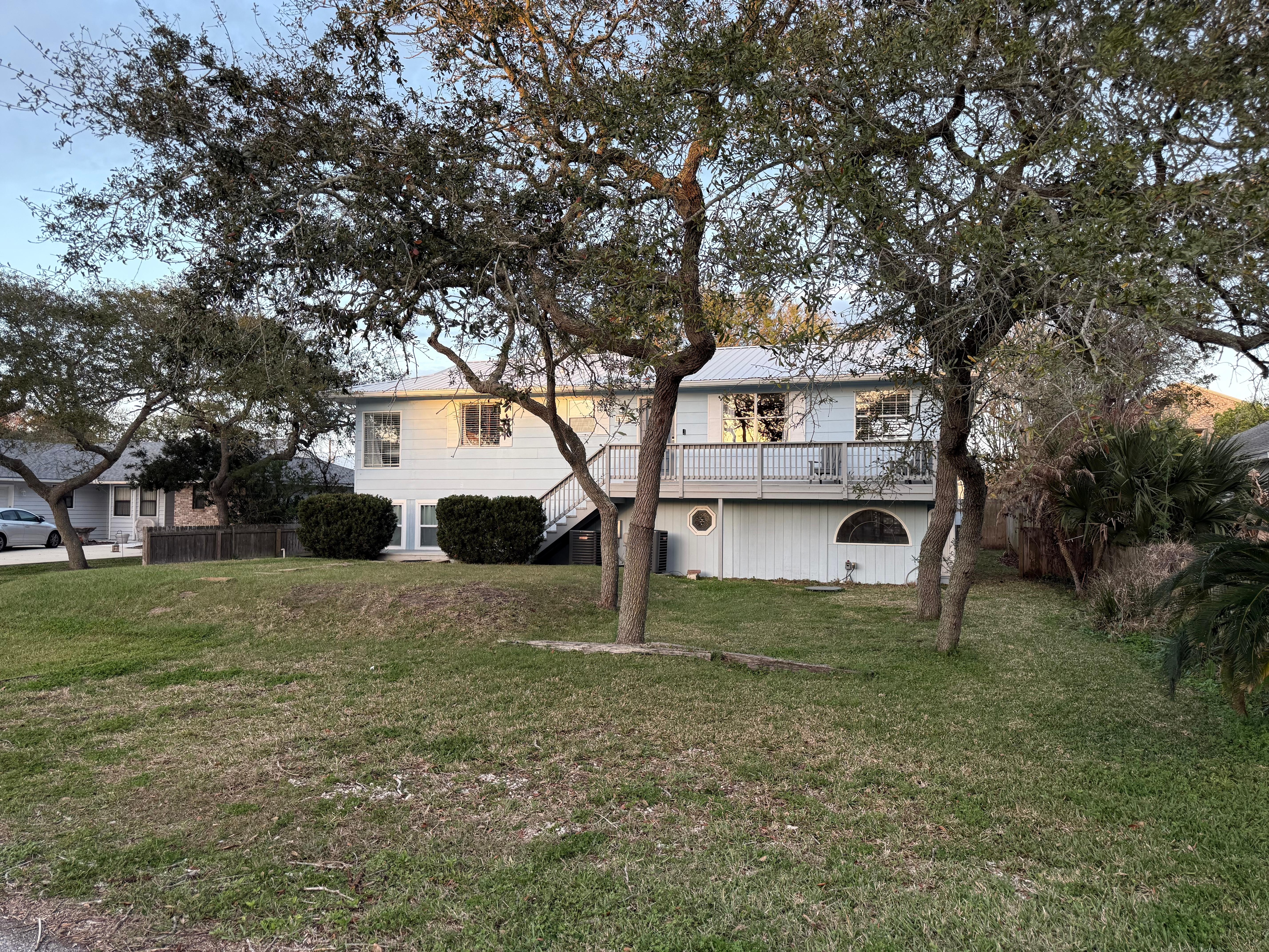 It was nice to have separate entrances for our son‘s larger family with 2 teenagers and a preteen, who stayed in the downstairs, which is like a separate apartment.  