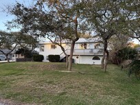 It was nice to have separate entrances for our sonâs larger family with 2 teenagers and a preteen, who stayed in the downstairs, which is like a separate apartment.