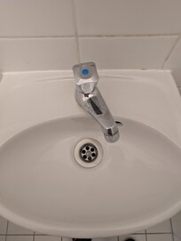 wackeliger Wasserhahn im WWC