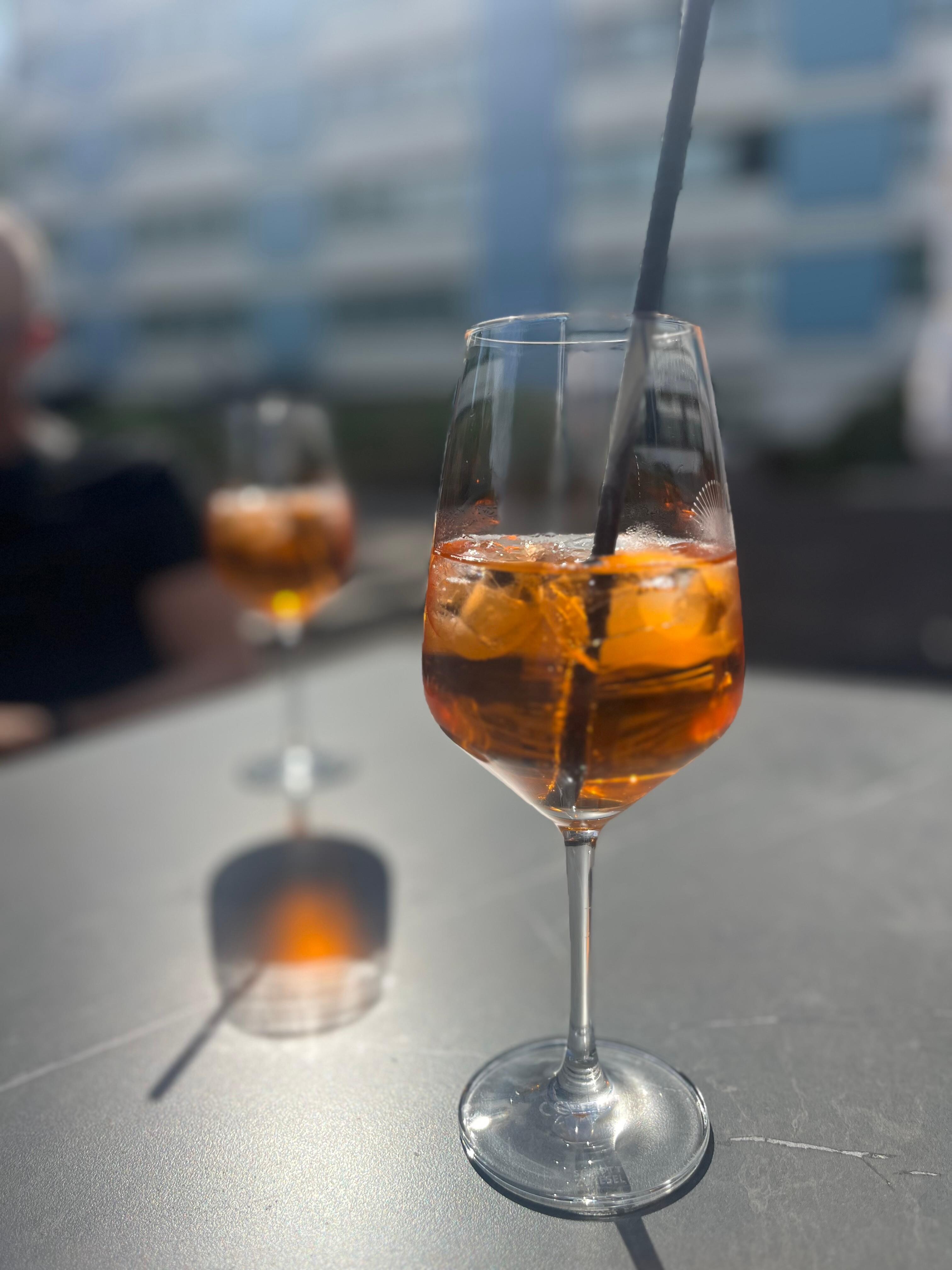 Trevlig bar och uteplats. 