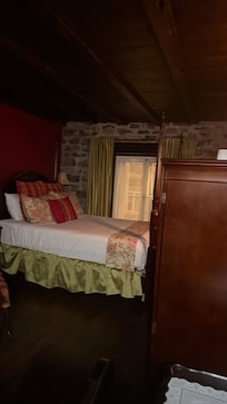 Hotel room (standard)