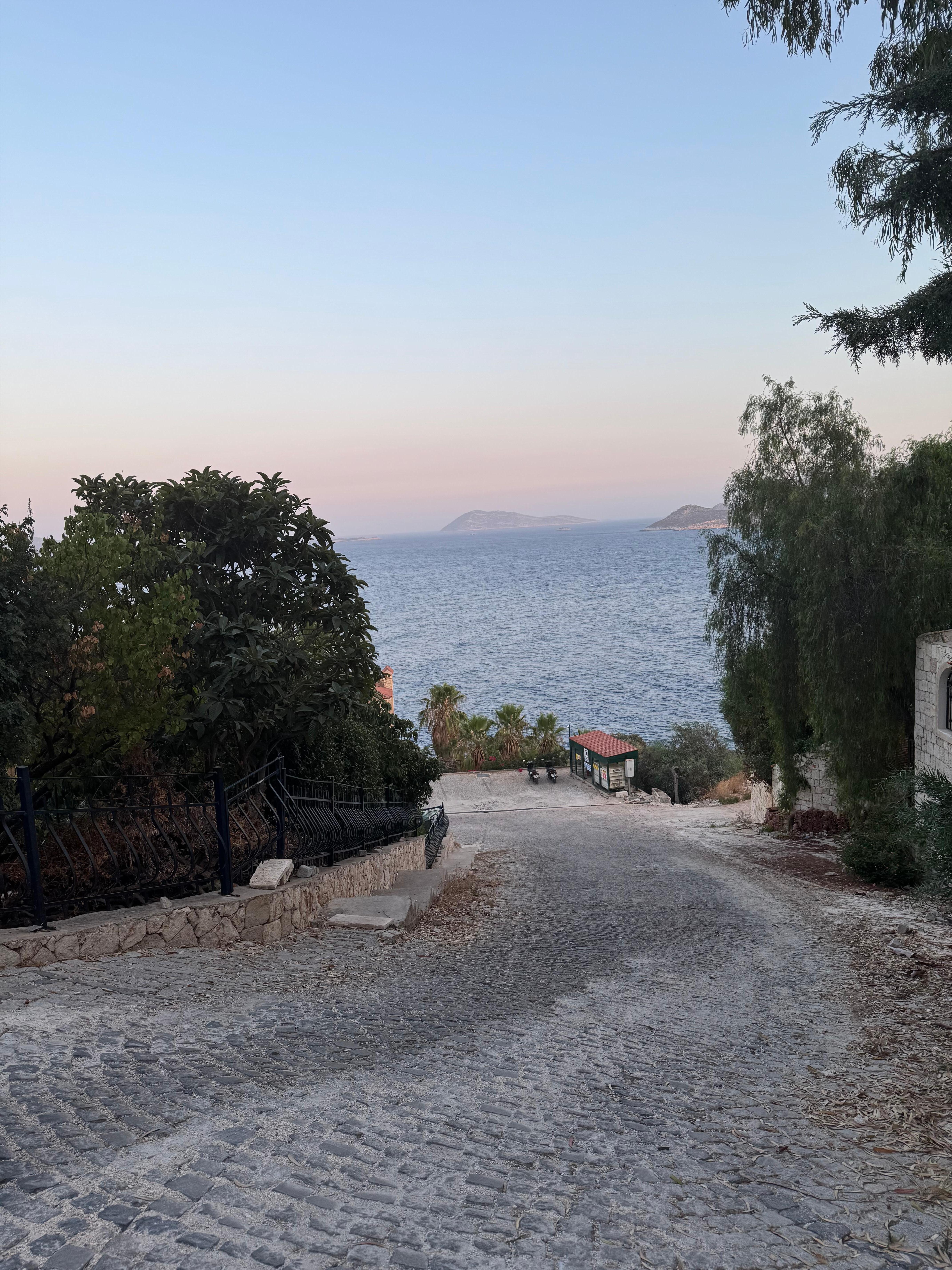 Very steep road down to the swimming platform. The start of the steps can be seen next to the small shelter type building