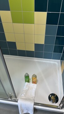 Matching shampoo and shower gel!
