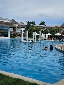 Main pool with swim up bar