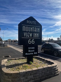 2026年で開通100年となるルート66横にあります。