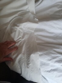 this is the side, the top of the sheet was on the side even after they changed the bedding.