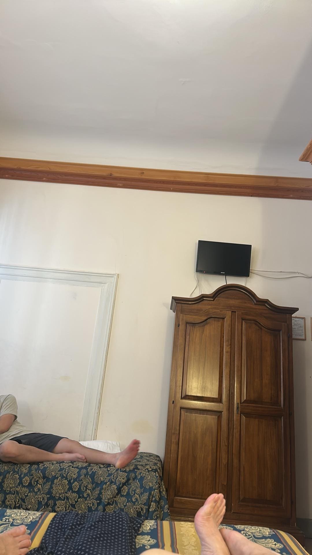 Tivi is very small and not working. 
Ceiling light was also flickering 