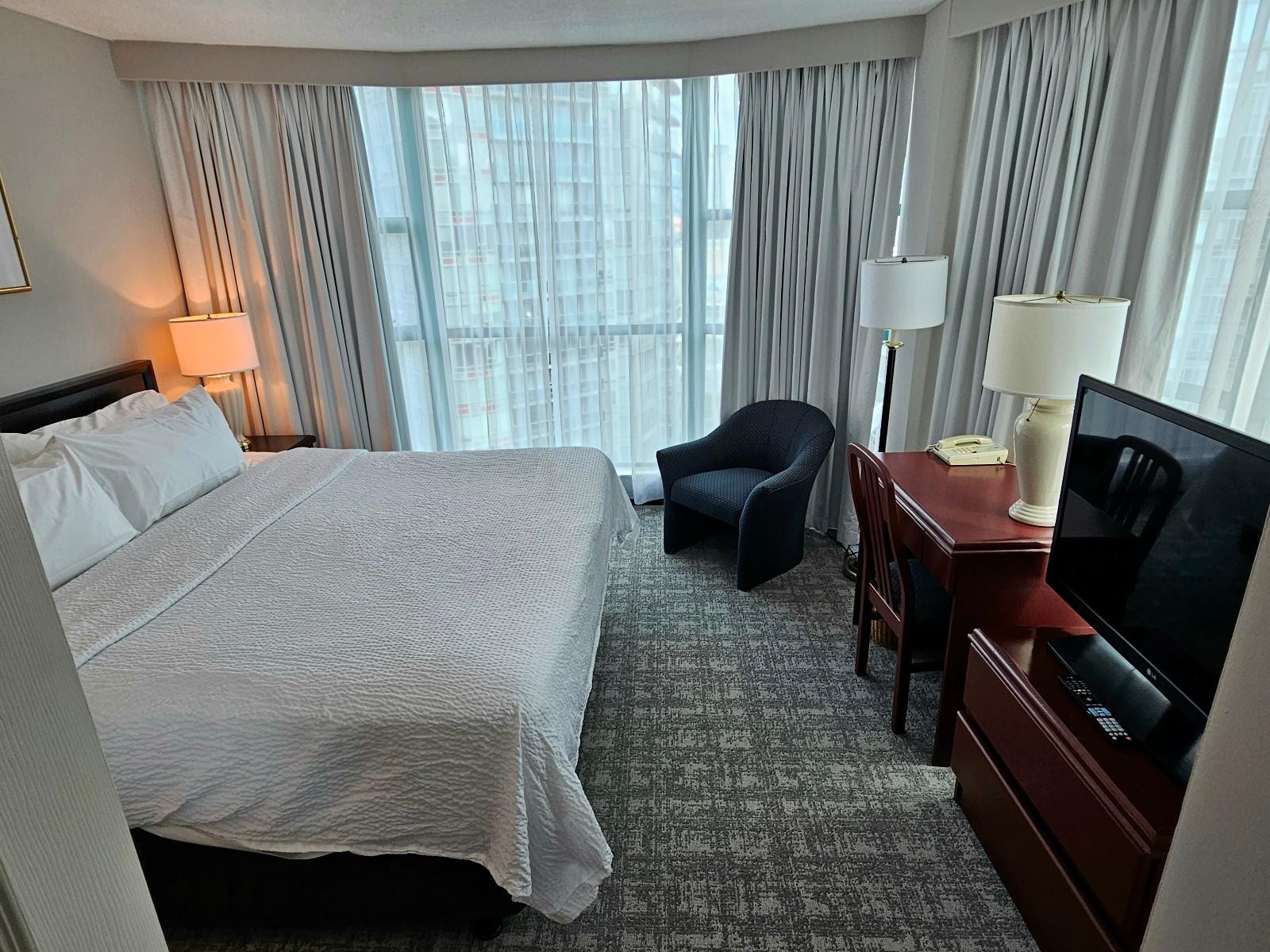 King suite - bedroom