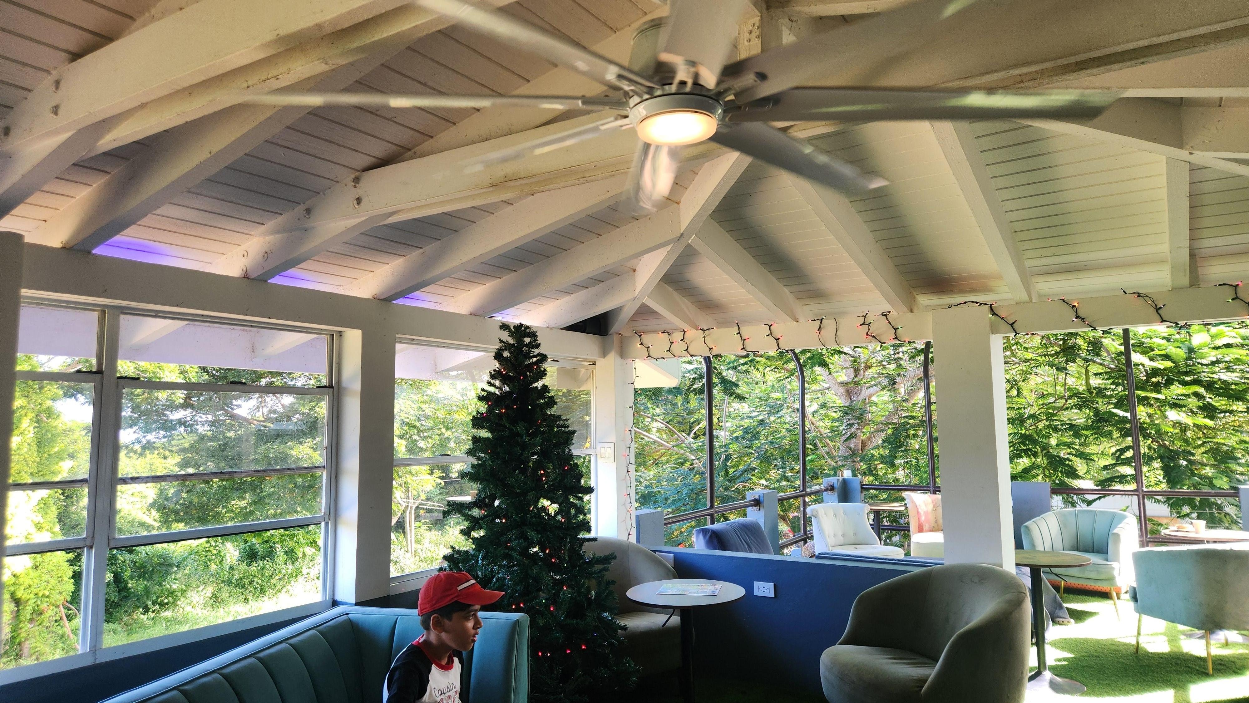 lobby/breakfast area