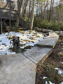 Steep entrance and ramps need railings